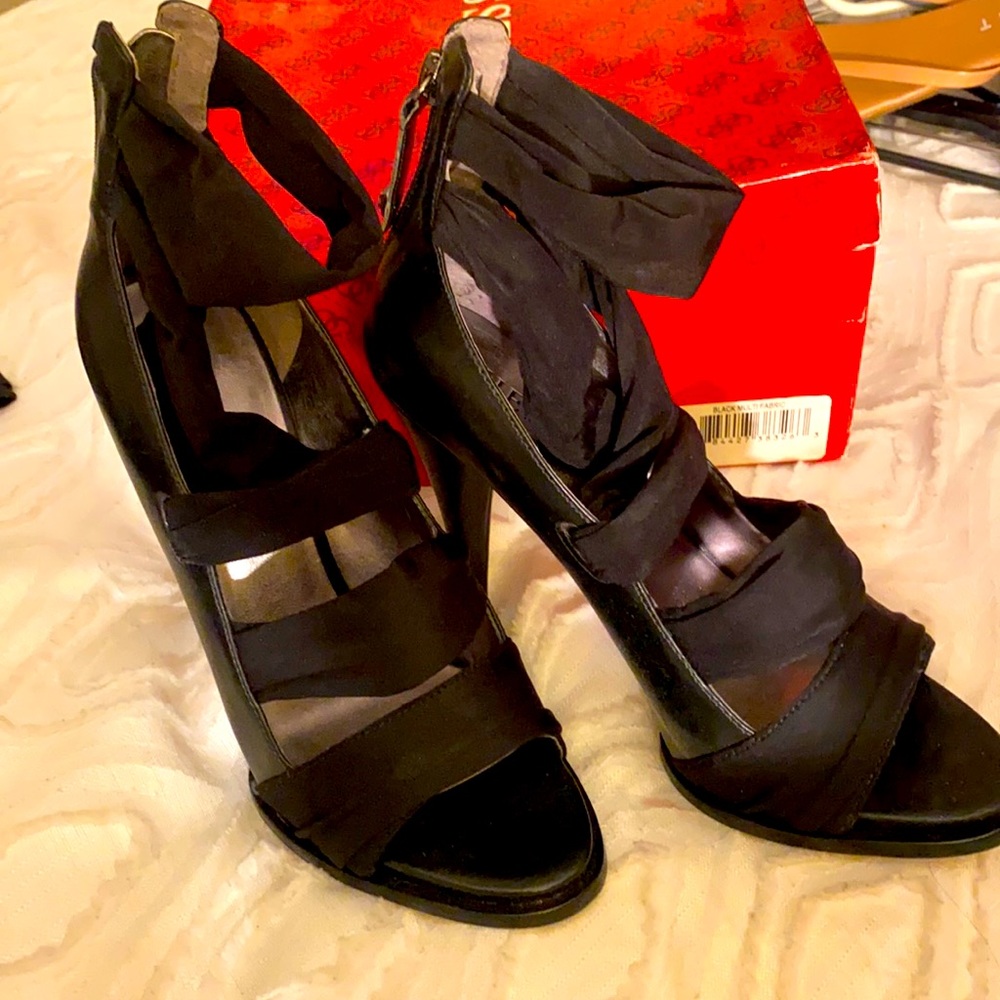 Sexy Guess Gwnoon black stretch strap heels 7.5